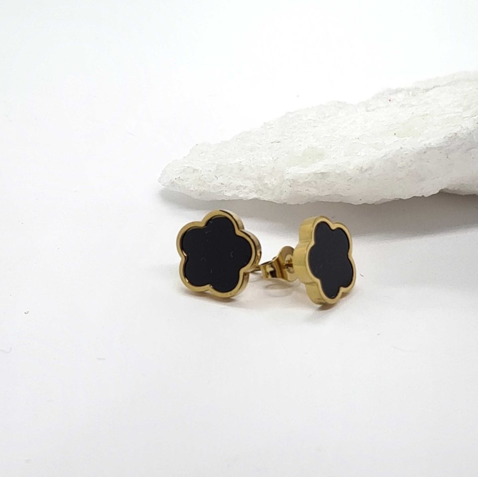 Cercei-floare-neagra